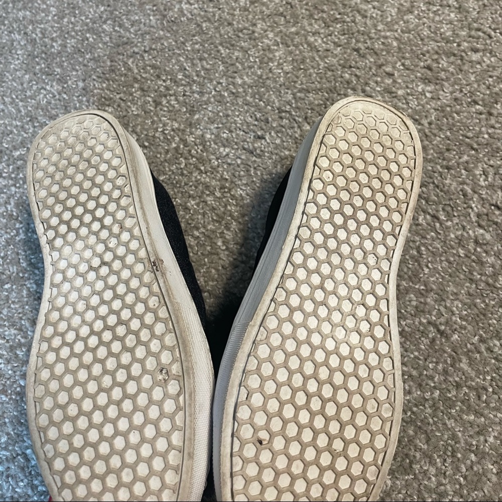 Sneakers - Picture 2 of 7